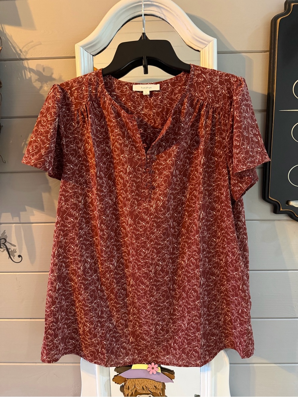 fun 2 fun Rust Red Short Sleeve V-Neck Blouse with Cream Swirl Print